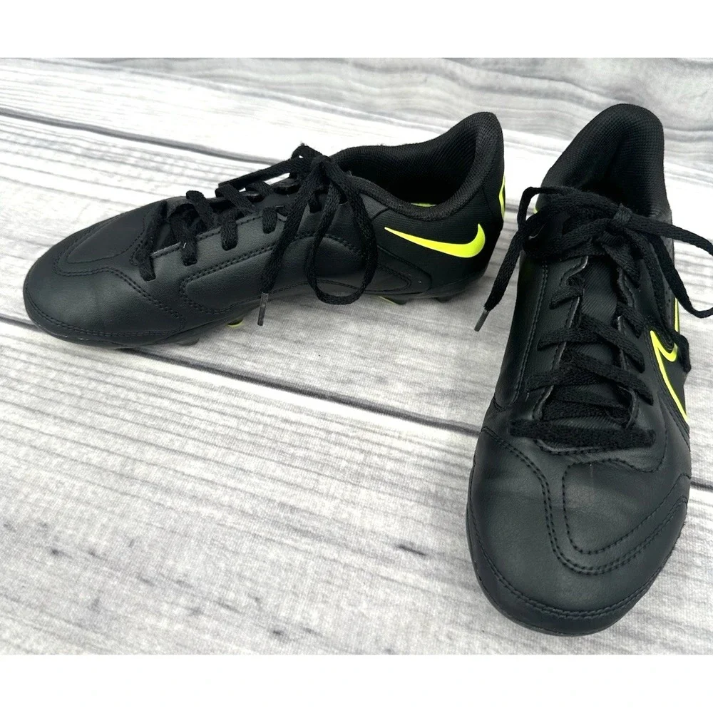 NIKE JUNIOR‎ TIEMPO LEGEND 9 CLUB FG SOCCER CLEATS  Youth Size 4  BLACK / VOLT